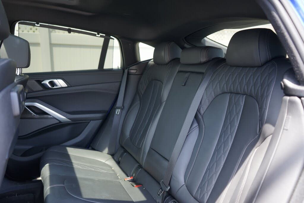 2020 BMW X6 M50i AWD-01