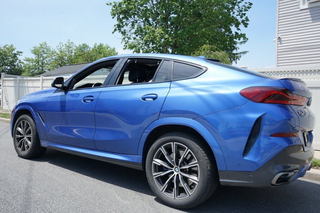 2020 BMW X6 M50i AWD-01