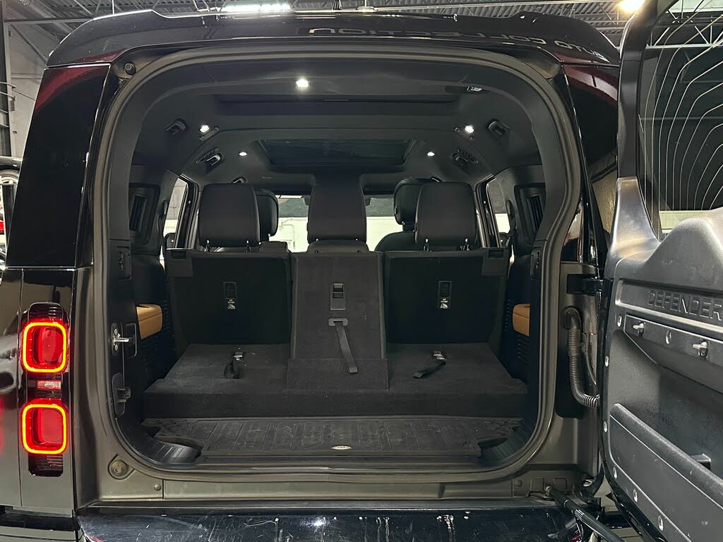 2023 Land Rover Defender 130 X-Dynamic SE AWD