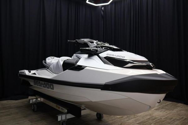 Sea-Doo GTX™ Limited 300 White Pearl Premium